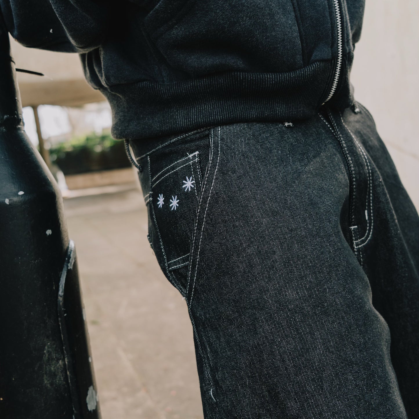 BLITZ DISTRESSED JEANS